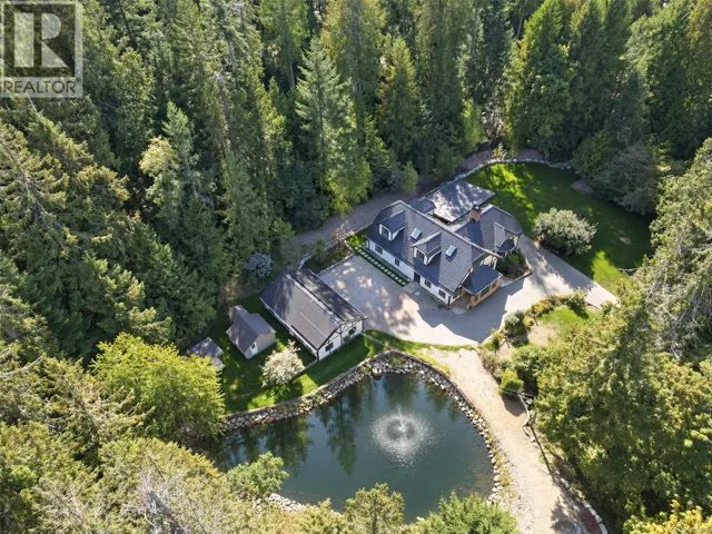 8401 Lawrence Rd, Central Saanich, British Columbia V8M1S5