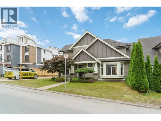 702 GROVER AVENUE, Coquitlam, British Columbia V3J3C6