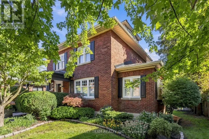 511 CENTRE STREET S, Whitby (Downtown Whitby), Ontario L1N4W5