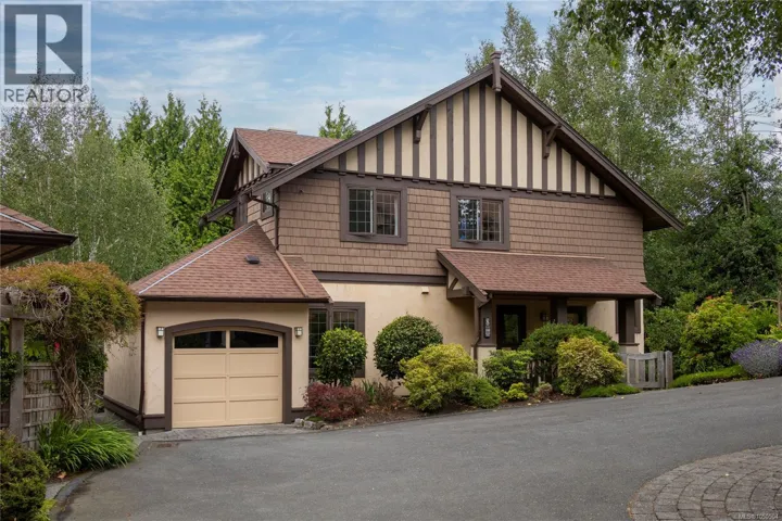 8 1880 Chandler Ave, Victoria, British Columbia V8S1N8