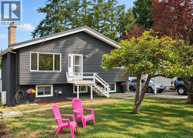 558 Kenneth St, Saanich, British Columbia V8Z2B7