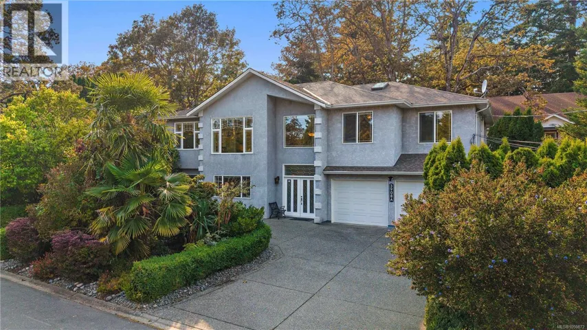 3908A Ascot Dr, Saanich, British Columbia V8P3S1