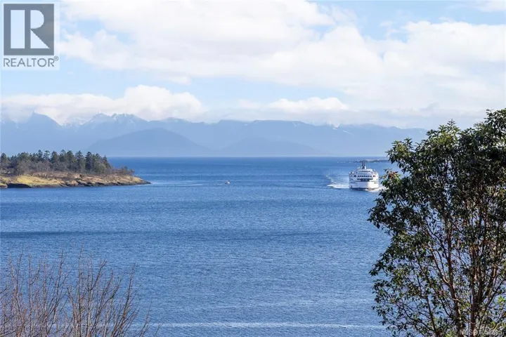 303 2560 Departure Bay Rd, Nanaimo, British Columbia V9S5P1