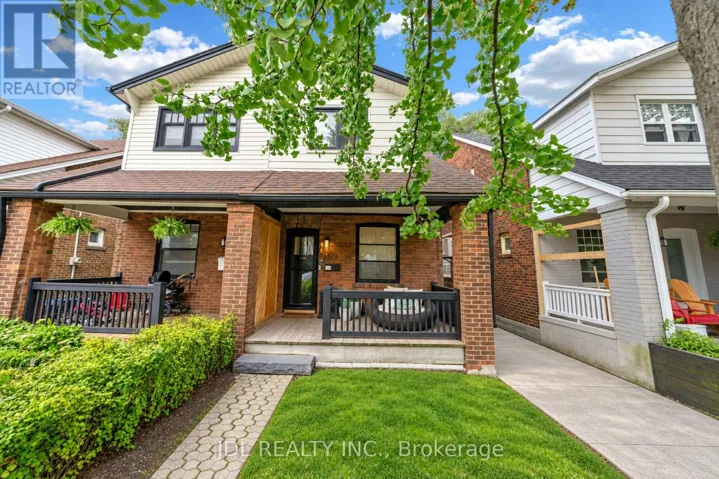 379 SCARBOROUGH ROAD, Toronto (East End-Danforth), Ontario M4E3N1