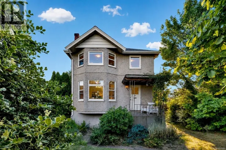 2726 Prior St, Victoria, British Columbia V8T3Y1