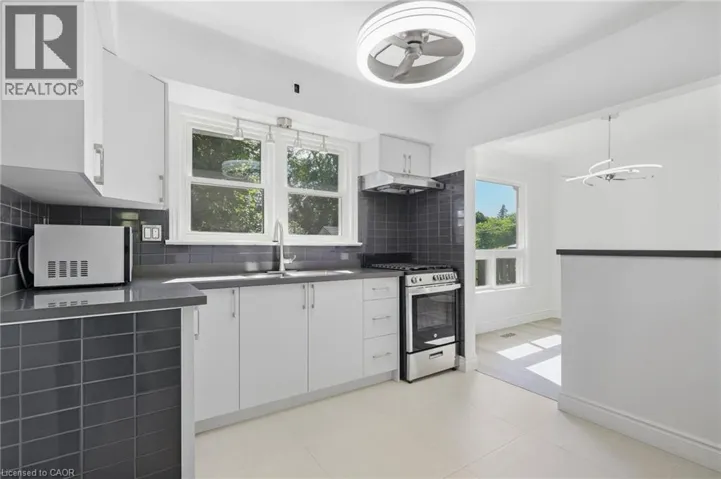 49 BEVERLY Crescent, Welland, Ontario L3C3P7