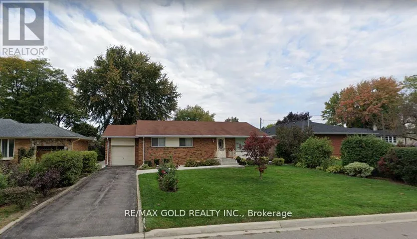 18 SUBURBAN DRIVE, Mississauga (Streetsville), Ontario L5N1G5