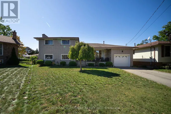 32 AVONDALE CRESCENT, Brantford, Ontario N3S4L5