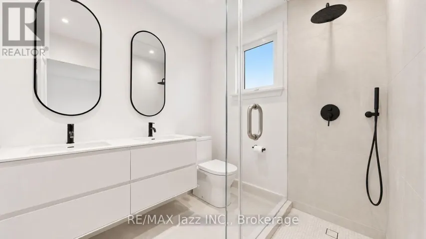 388 EAGLE STREET, Newmarket (Central Newmarket), Ontario L3Y1K4