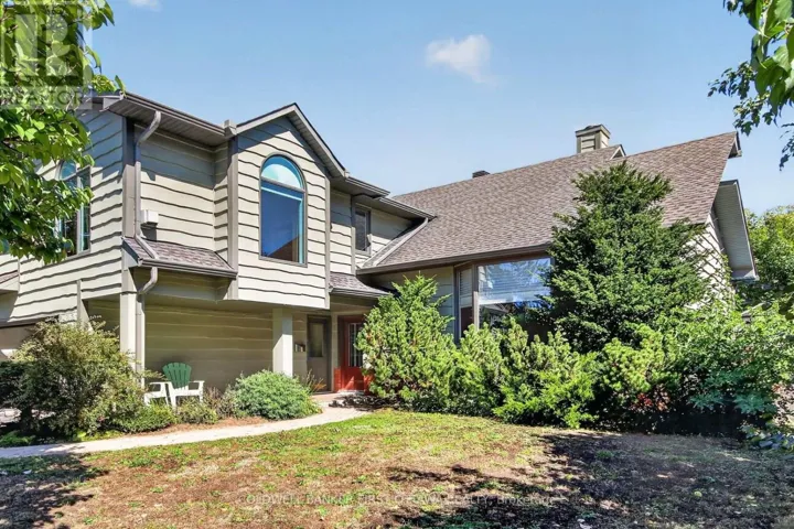 9 FOXRUN LANE, Ottawa, Ontario K1V9W4