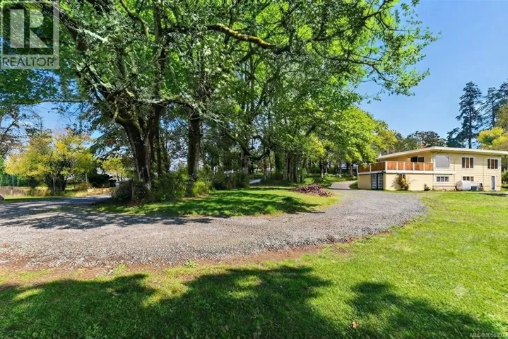 4589 Scarborough Rd, Saanich, British Columbia V8Z5N6