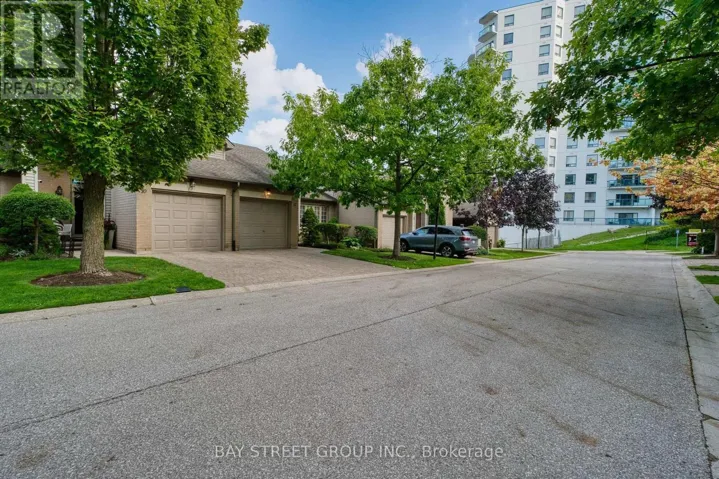 11 - 270 NORTH CENTRE ROAD, London North (North R), Ontario N6G5E2