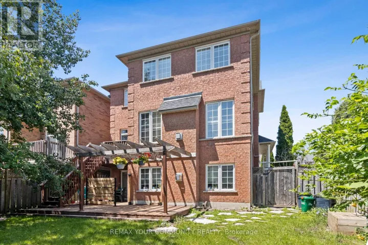 MAIN AND SECOND FLOOR - 39 LARK CRESCENT, Richmond Hill (Devonsleigh), Ontario L4S2N2