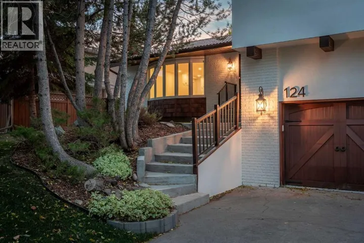 124 Canterbury Drive SW, Calgary, Alberta T2W1H3