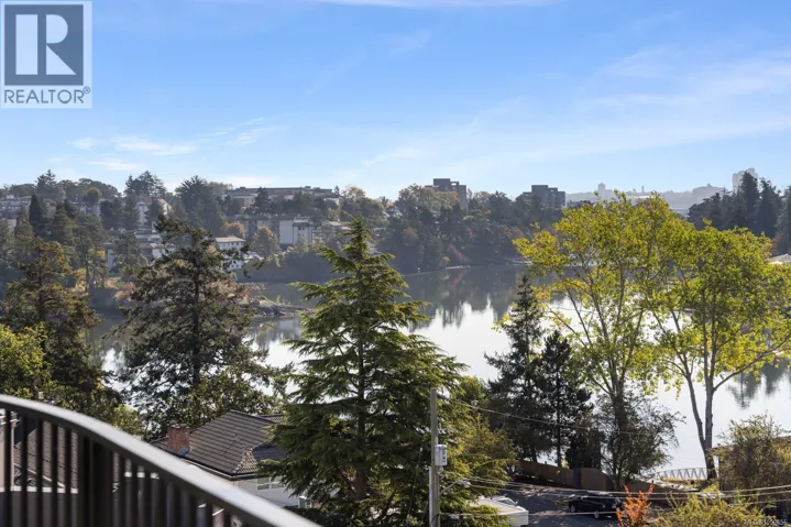 505 1075 Tillicum Rd, Esquimalt, British Columbia V9A2A4