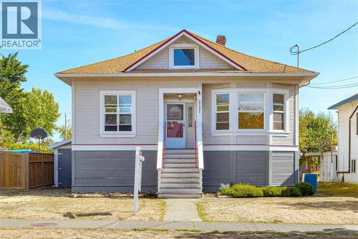 2531 Fernwood Rd, Victoria, British Columbia V8T2Z8
