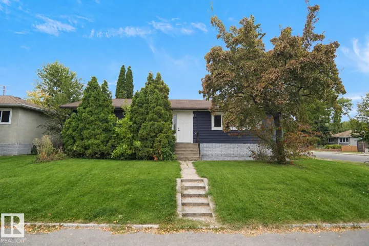 7501 95 AV NW, Edmonton, Alberta T6C1X4