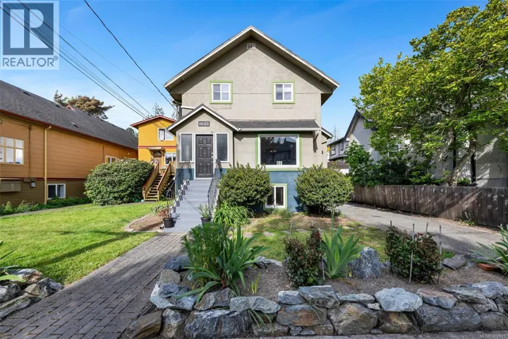 1622 Camosun St, Victoria, British Columbia V8T3E6
