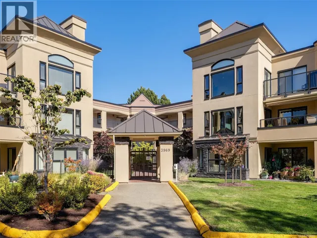 325 3969 Shelbourne St, Saanich, British Columbia V8N3E1
