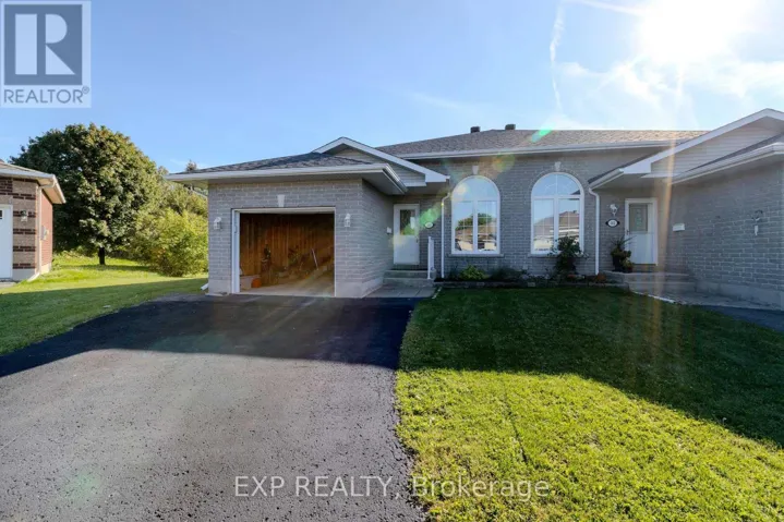 160 HERITAGE PLACE, Cornwall, Ontario K6J5V6
