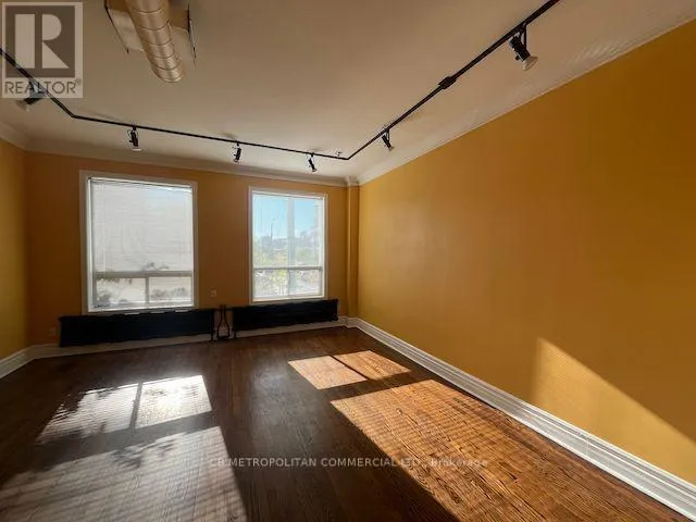 401 SPADINA AVENUE, Toronto (Kensington-Chinatown), Ontario M5T2G6