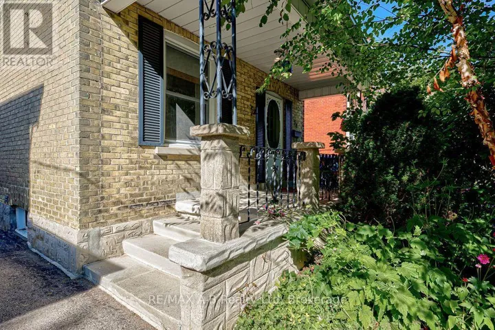 54 MCNAB STREET S, Stratford, Ontario N5A1Z2