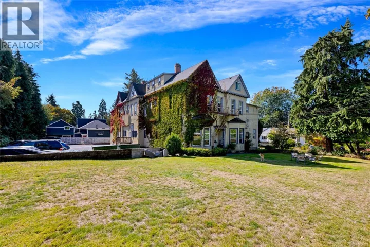 1249 Rockland Ave, Victoria, British Columbia V8V3X3