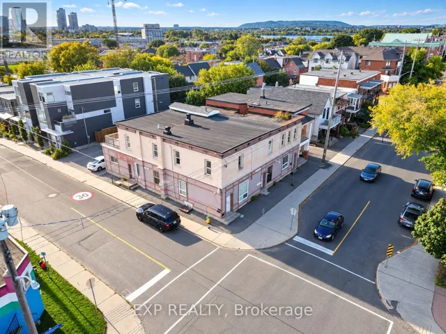 202 ROCHESTER STREET, Ottawa, Ontario K1R7M6