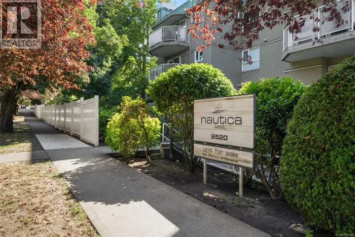 212 2520 Wark St, Victoria, British Columbia V8T5G6