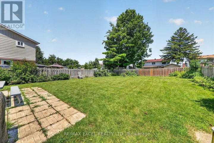 26 LIGHTHALL CRESCENT, Toronto (Malvern), Ontario M1B1V3