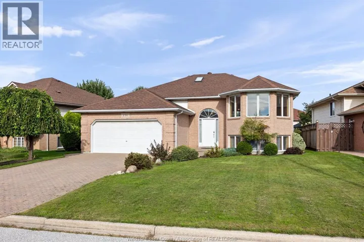 256 KENILWORTH PLACE, Windsor, Ontario N9E4M6