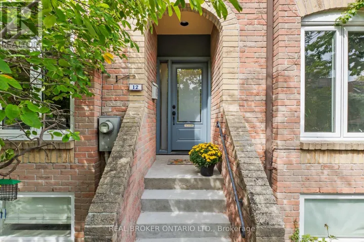 12 ST. JAMES COURT, Toronto (Cabbagetown-South St. James Town), Ontario M4X1X4