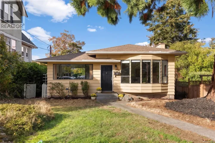 1556 Gladstone Ave, Victoria, British Columbia V8R1S5