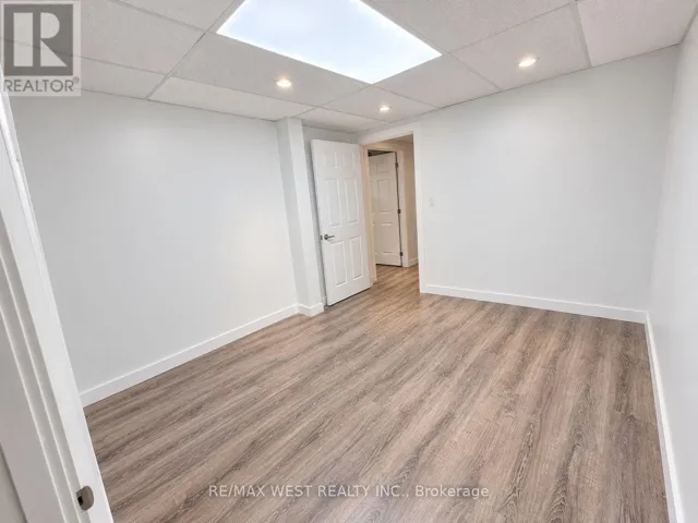 1B - RM 2 - 1102 CENTRE STREET, Vaughan (Beverley Glen), Ontario L4J3M8