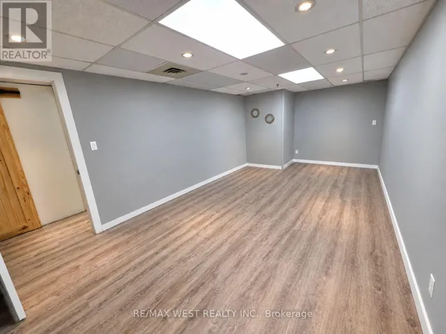 1B - RM 3 - 1102 CENTRE STREET, Vaughan (Beverley Glen), Ontario L4J3M8