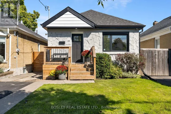 29 BLAKLEY AVENUE, Toronto (Rockcliffe-Smythe), Ontario M6N3Y4