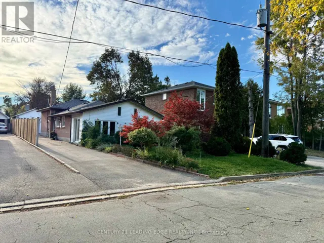 22 HIGHBURY ROAD, Toronto (Humberlea-Pelmo Park), Ontario M9M2J7