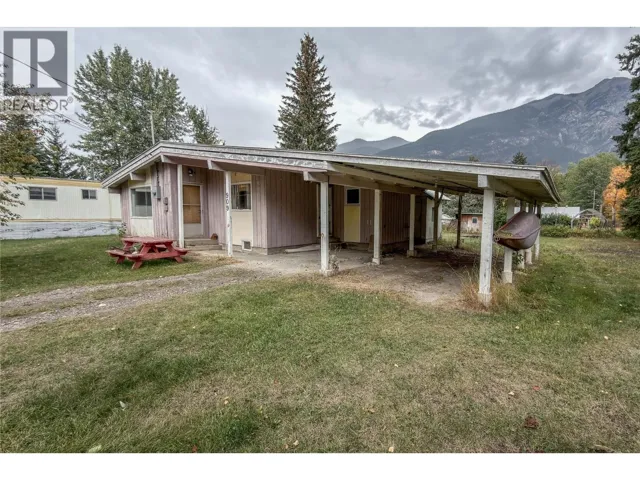 909 Ryter Road W, Golden, British Columbia V0A1H2