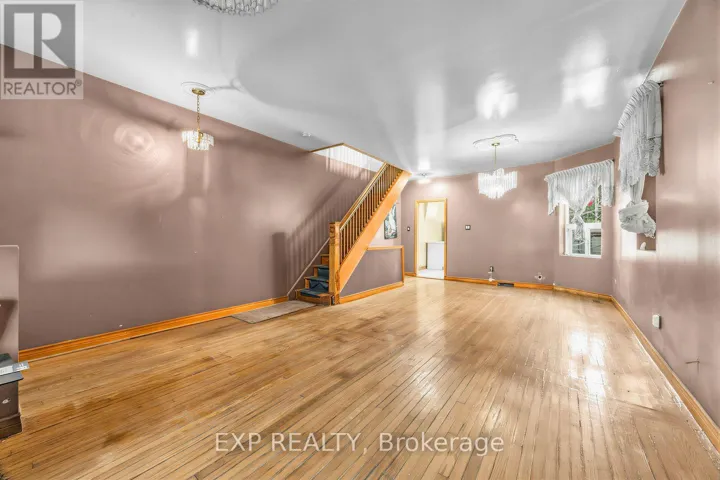511 CARLAW AVENUE, Toronto (North Riverdale), Ontario M4K3J3