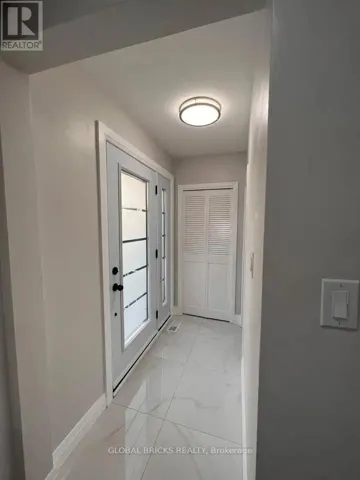 UPPER - 49 ARGYLE CRESCENT, Brampton (Avondale), Ontario L6T1M9