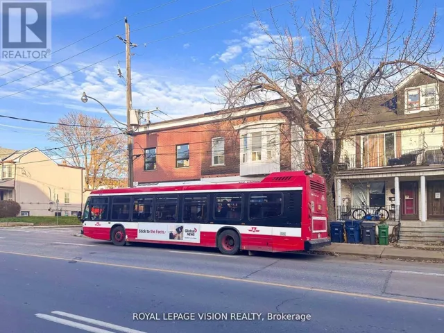 819 PAPE AVENUE, Toronto (Danforth Village-East York), Ontario M4K3V1
