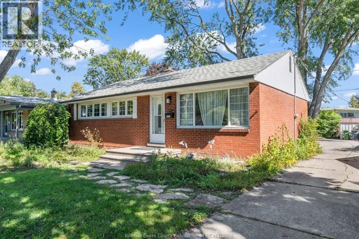 3660 ROXBOROUGH, Windsor, Ontario N9E3A2