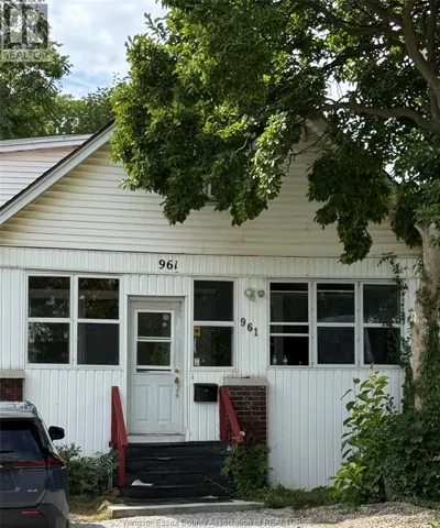 961 CAMPBELL, Windsor, Ontario N9B2J4