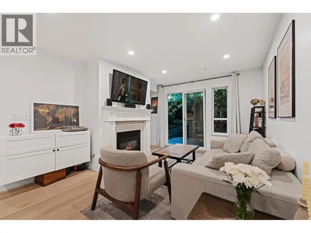 118 365 E 1ST STREET, North Vancouver, British Columbia V7L4W5