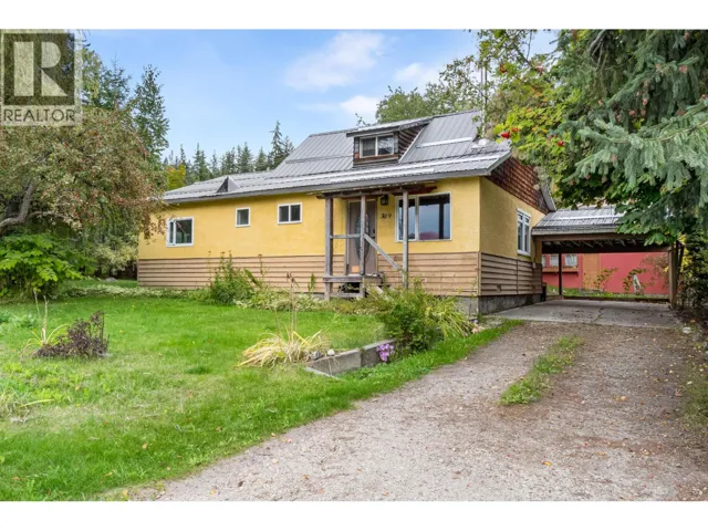 309 1st Avenue NW, Nakusp, British Columbia V0G1R0