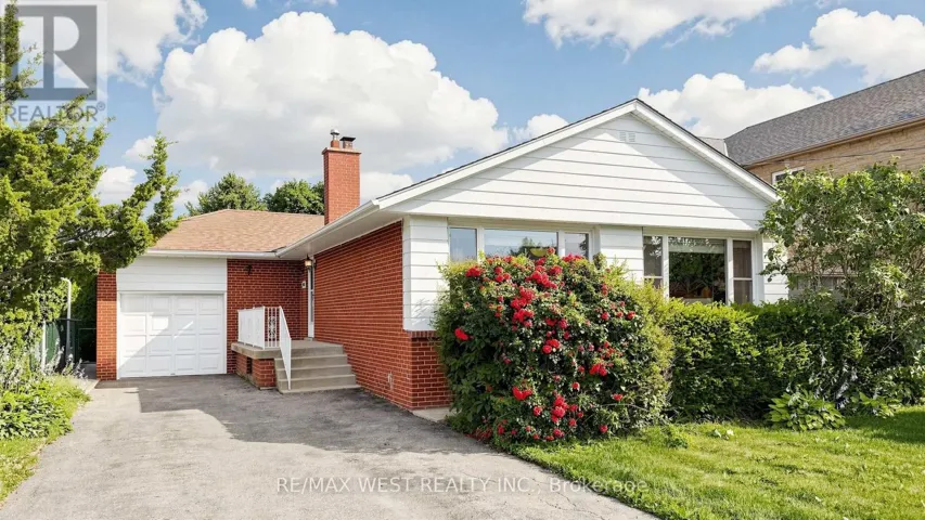 32 ALLONSIUS DRIVE, Toronto (Eringate-Centennial-West Deane), Ontario M9C3N5