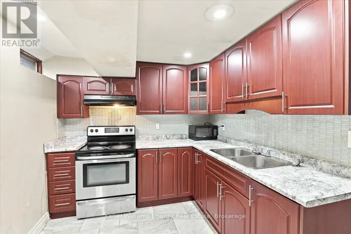 21 UPLAND DRIVE, Whitby (Blue Grass Meadows), Ontario L1N8H9