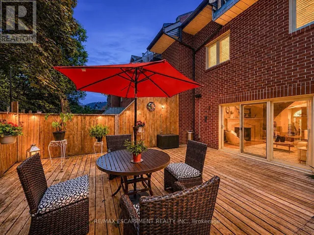 45 TRADEWIND DRIVE, Oakville (BR Bronte), Ontario L6L6K9