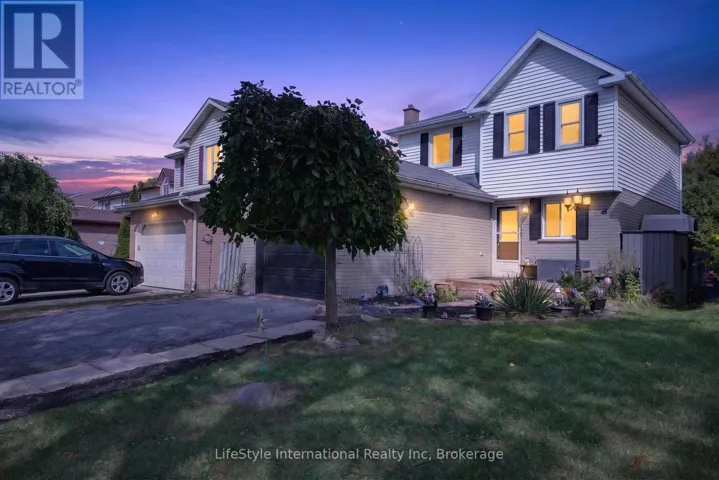 18 CAMROSE COURT, Kitchener, Ontario N2M5J4