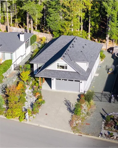 521 Mountain View Dr, Lake Cowichan, British Columbia V0R2G1